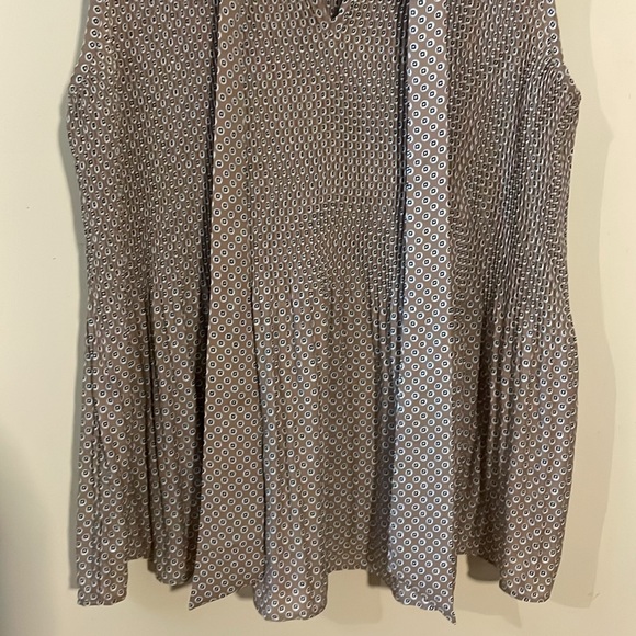 Adrianna Papell Sleeveless Peplum Blouse with Tie Front Size Medium - Picture 10 of 16